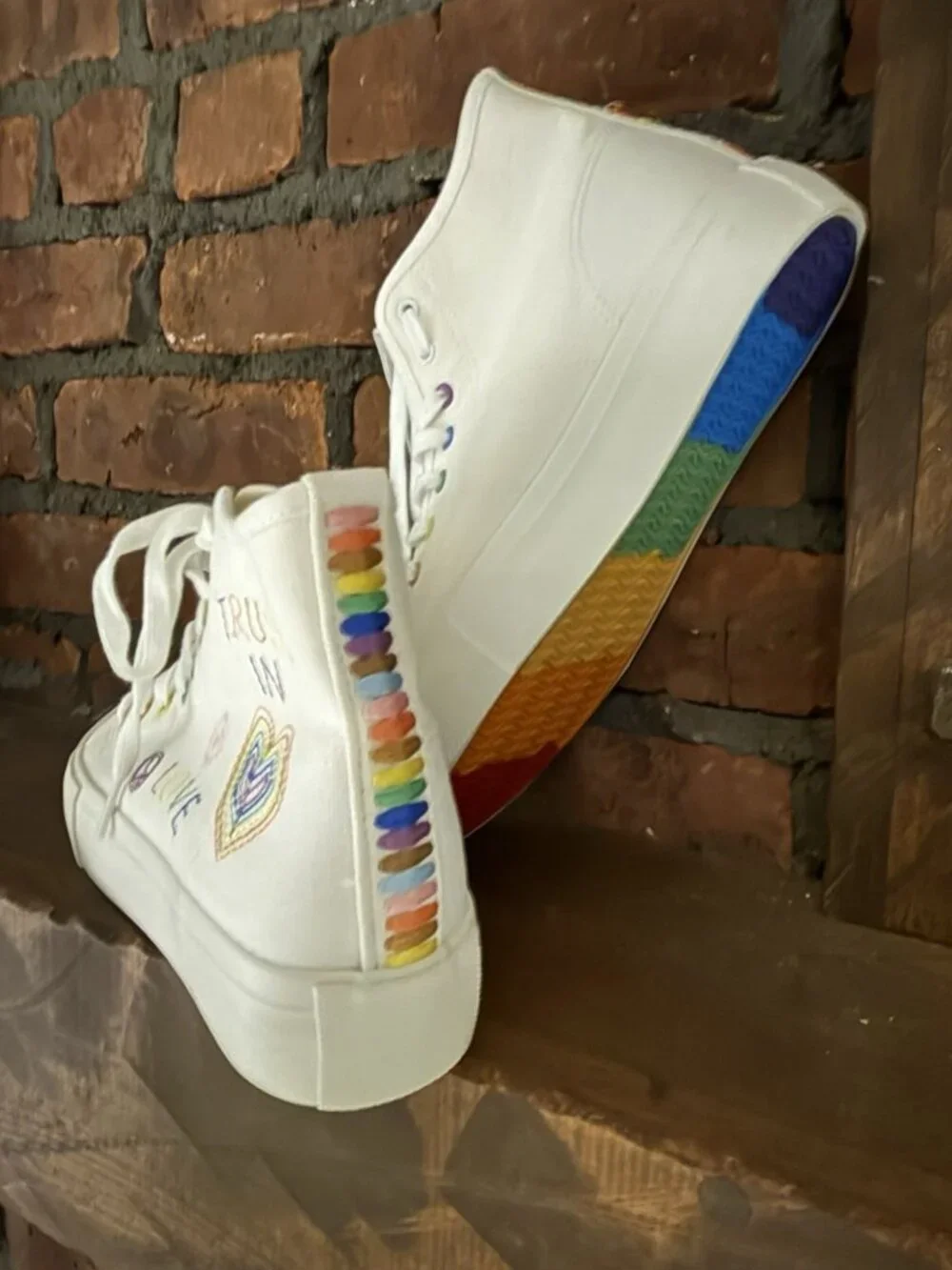 NEW American Eagle Sneakers Pride Rainbow High Top, Size 8